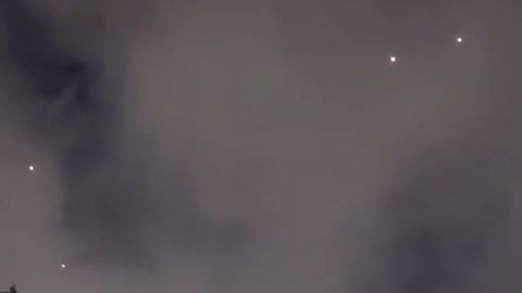 LOS ANGELES A FORMATION OF ILLUMINATING UFO's CHARIOTS OF GOD 🕎Isaiah 66;15-18 YAHAWASHI ON THE WAY