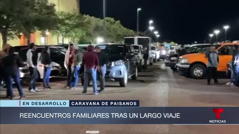 Miles de mexicanos regresan en caravana a su país para pasar las fiestas