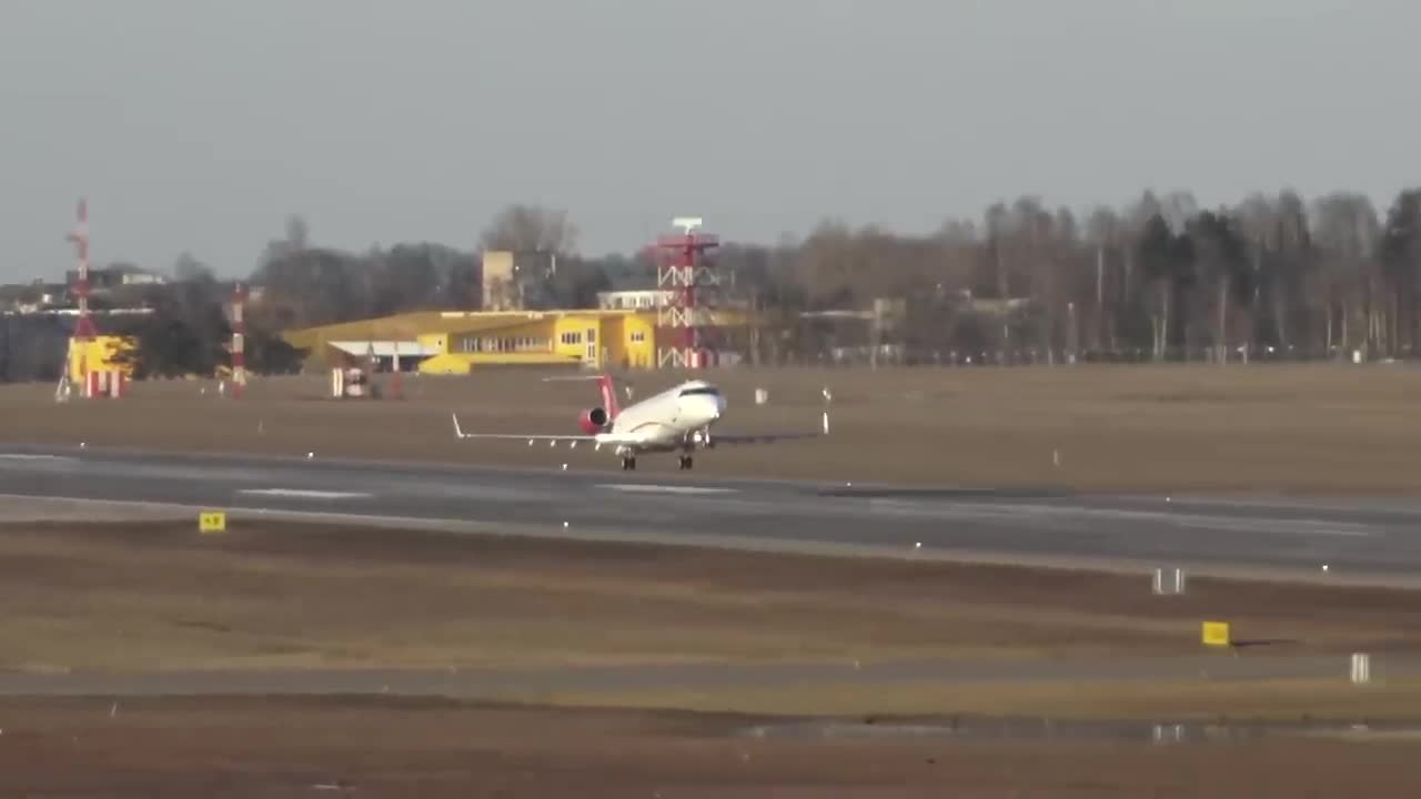 Giant Plane Drops Wheel On Takeoff