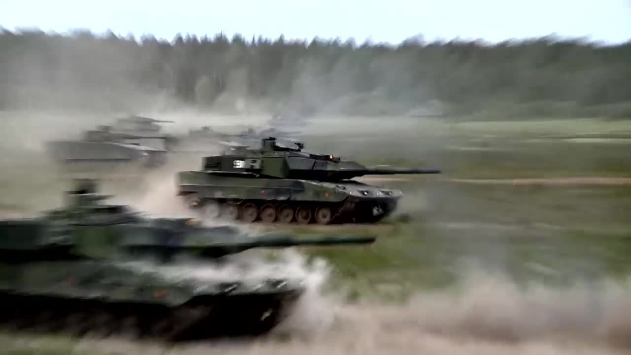 Footage of German Leopard 2 Tanks