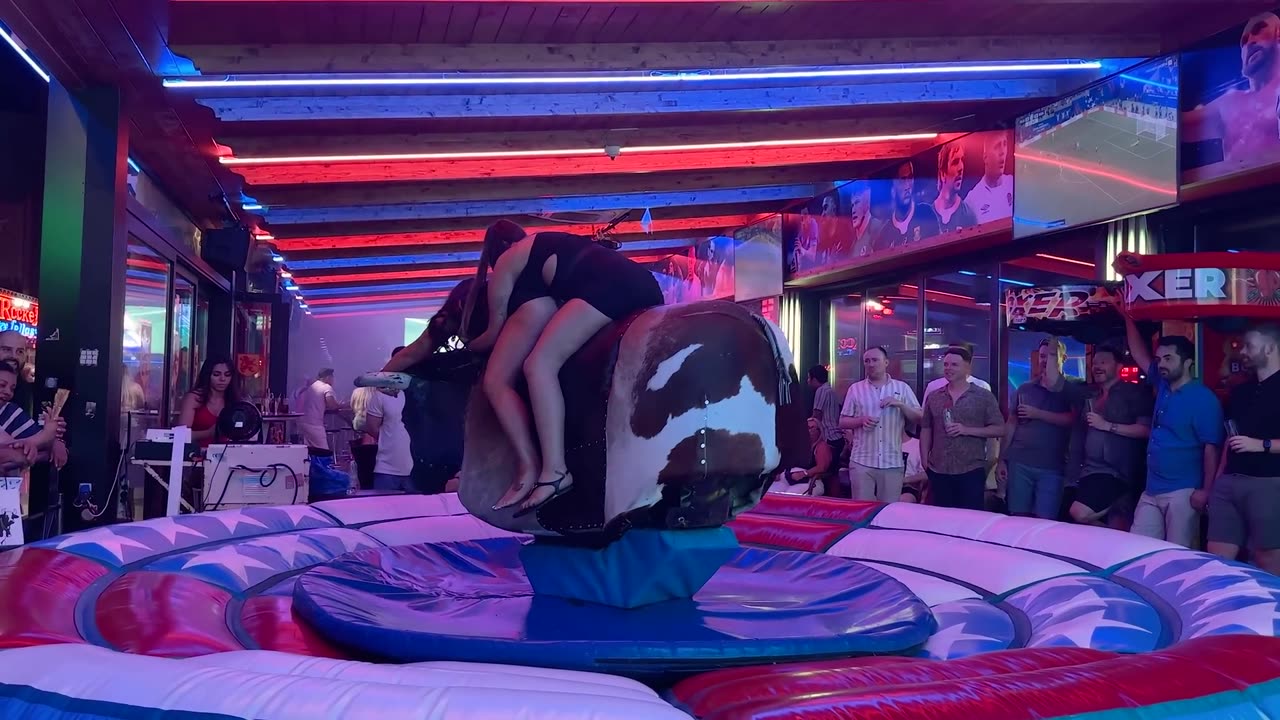 GIRL TAKE ON THE BULL! Benidorm Bull Ride. Mechanical Bull EPIC FAIL