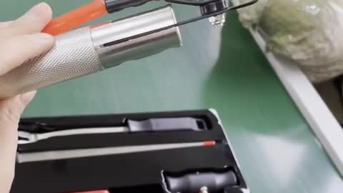 Auto glass broach to remove windshield glass