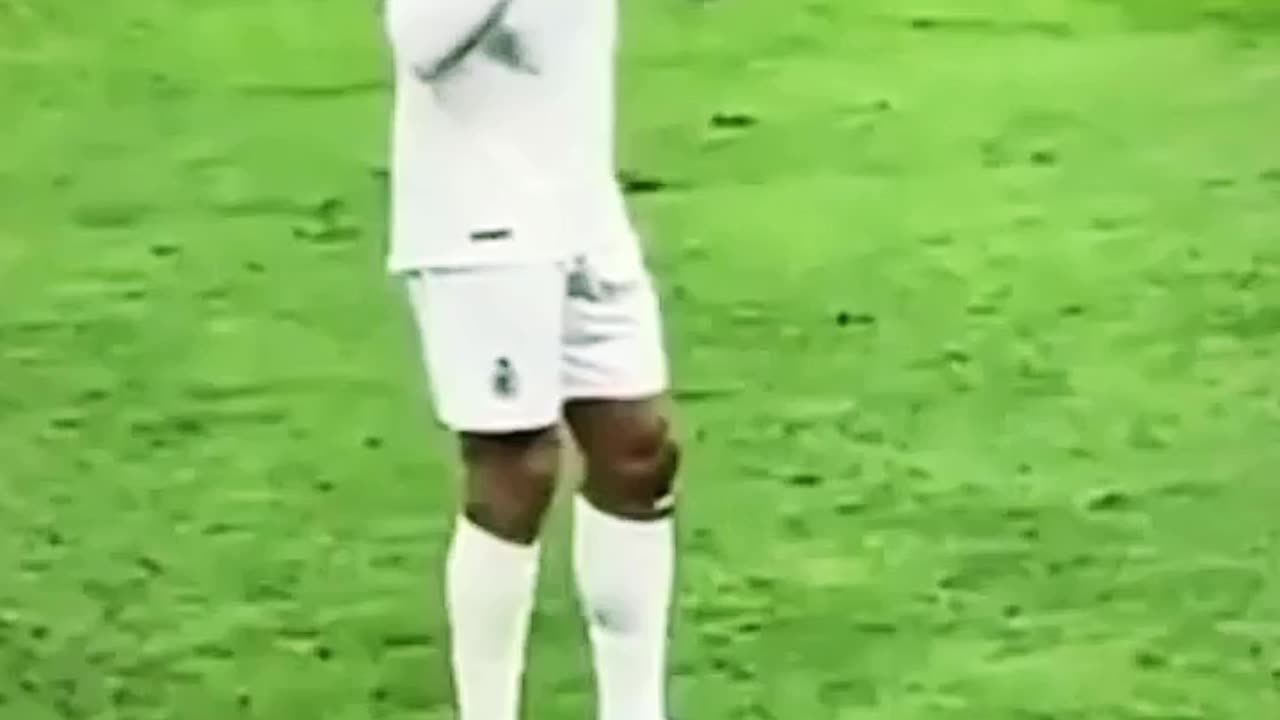 Messi fans chanting Messi’s name while Ronaldo’s in a field of play!