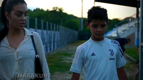 Georgina va a buscar a Cris Jr después del partido ⚽❤️
