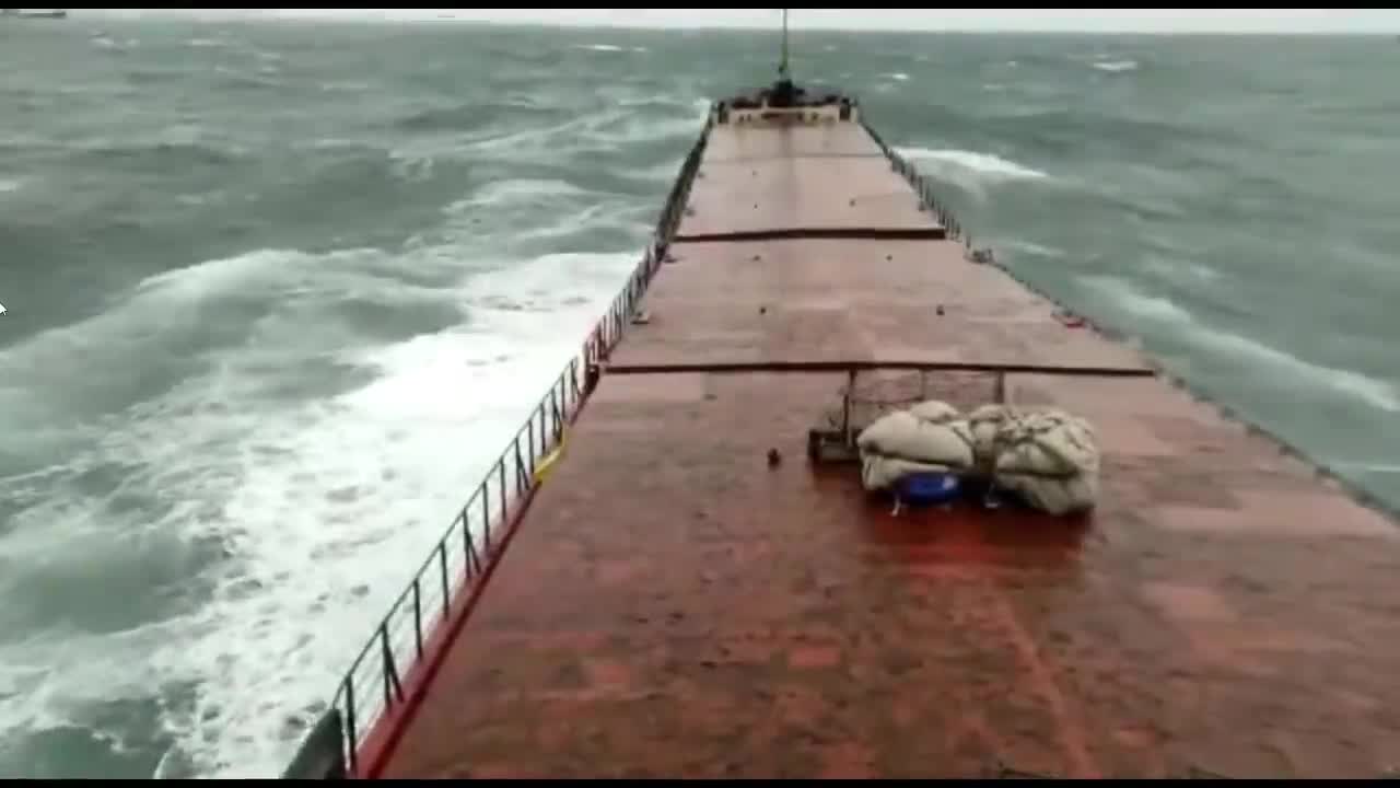 MV Arvin Moment of breaking of the ship (Video)