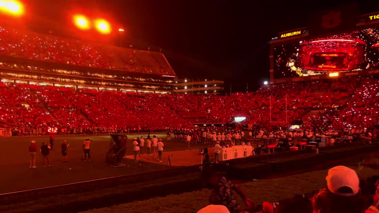 Auburn vs Alabama A&M 4th quarter light show and Swag Surf