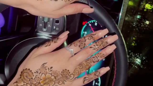 Follow hennabyirfah on Instagram for amazing natural henna 😍