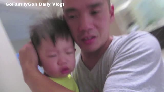 Dad fail: Toddler bangs his head against the wall