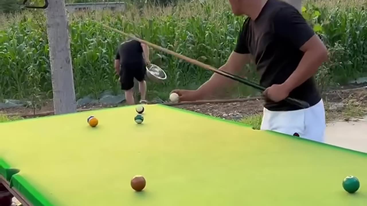 Funny_Video_Billiards_million_views___p334🎱