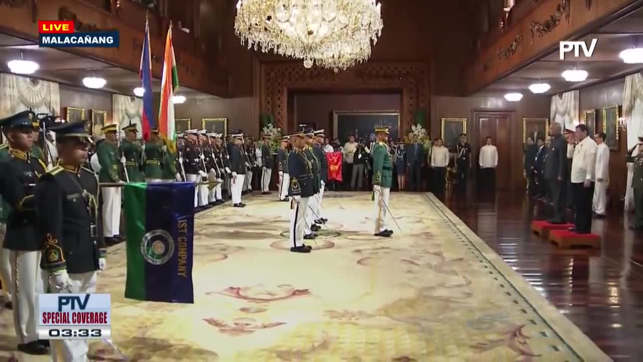 Philippine military band plays the Indian National anthem for President Ram Nath