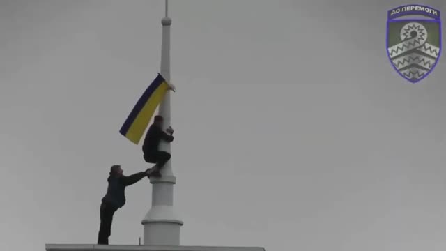 Tears of joy as Ukrainian forces arrive in Kherson