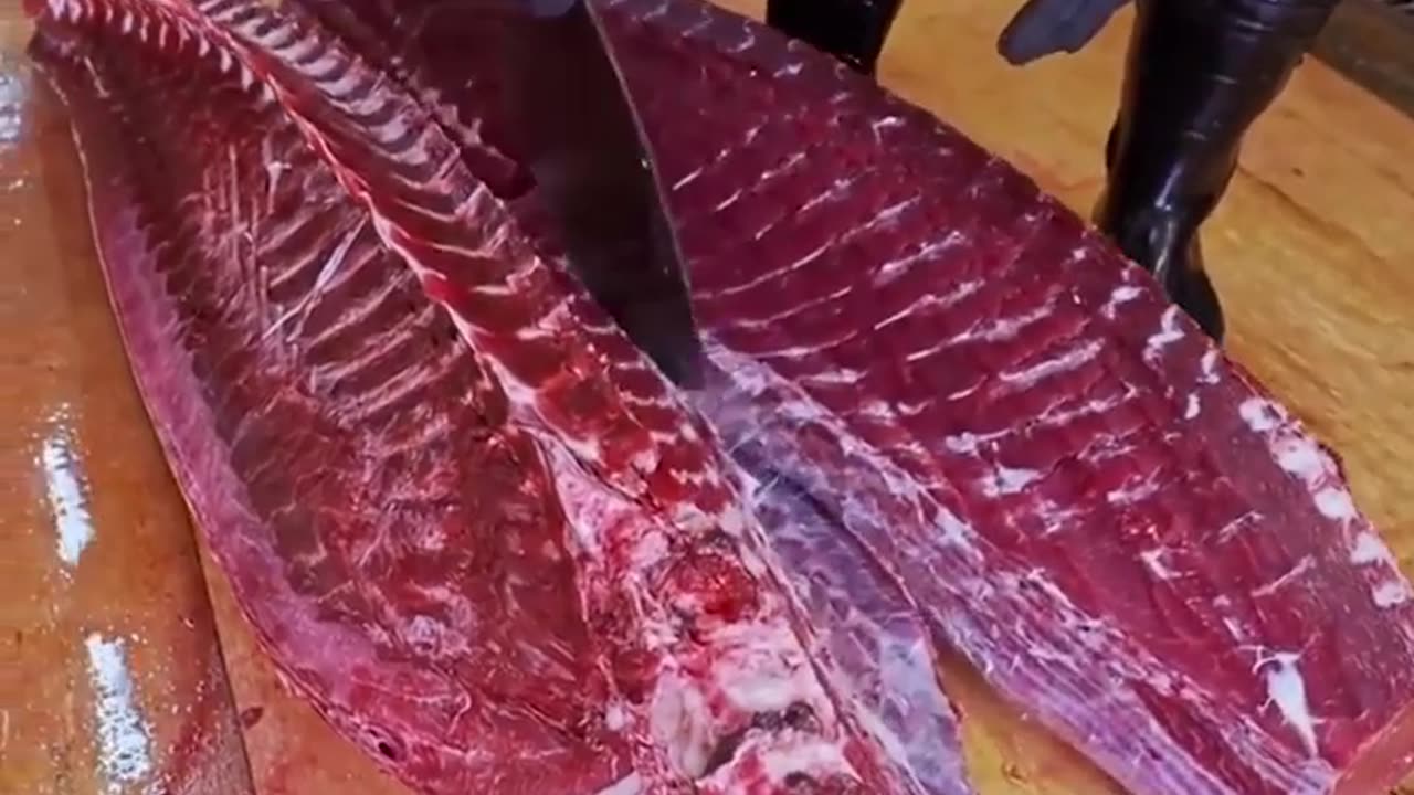 Amazing. Slicing tuna like you've never seen before. from a to z