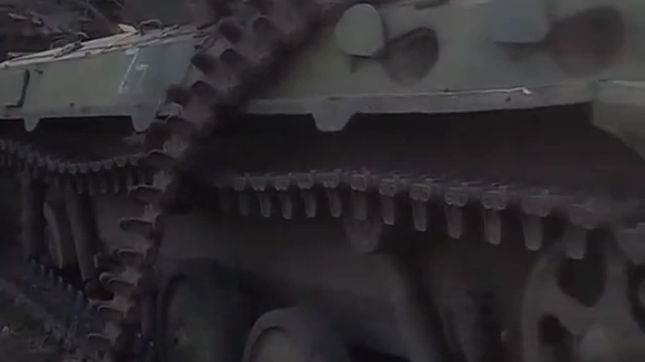 Ukrainians Strip a Trophy BMP of Anything of Use