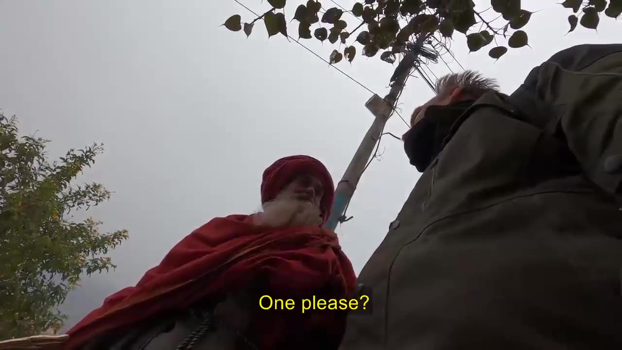 Hindu Priest Scamming a Foreign Tourist at Varanasi, India