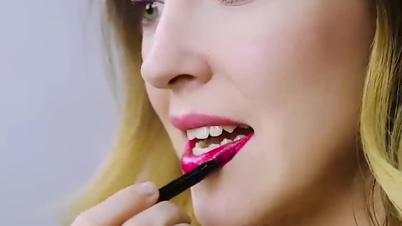 23 CRAZY DIY MAKEUP TRICKS