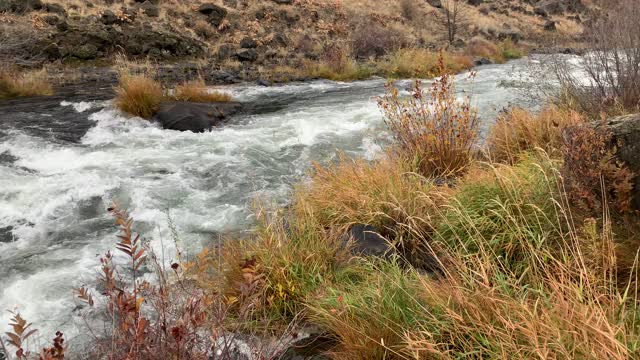 Central Oregon – Steelhead Falls – Whitecapped Crooked River – 4K