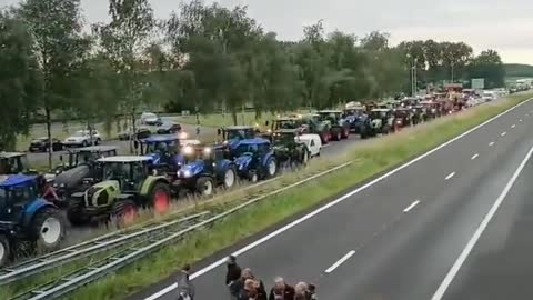 Angry and hungry farmers block the roads nationwide