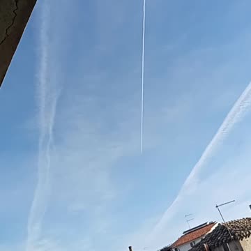 8 aerei commercial in pochi km quadrati