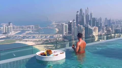 Love in the #Modern Age In #Dubai |Tag Your #Love 😍😍💓💓
