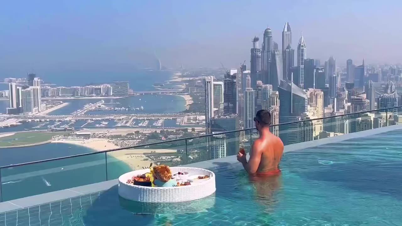 Love in the #Modern Age In #Dubai |Tag Your #Love 😍😍💓💓