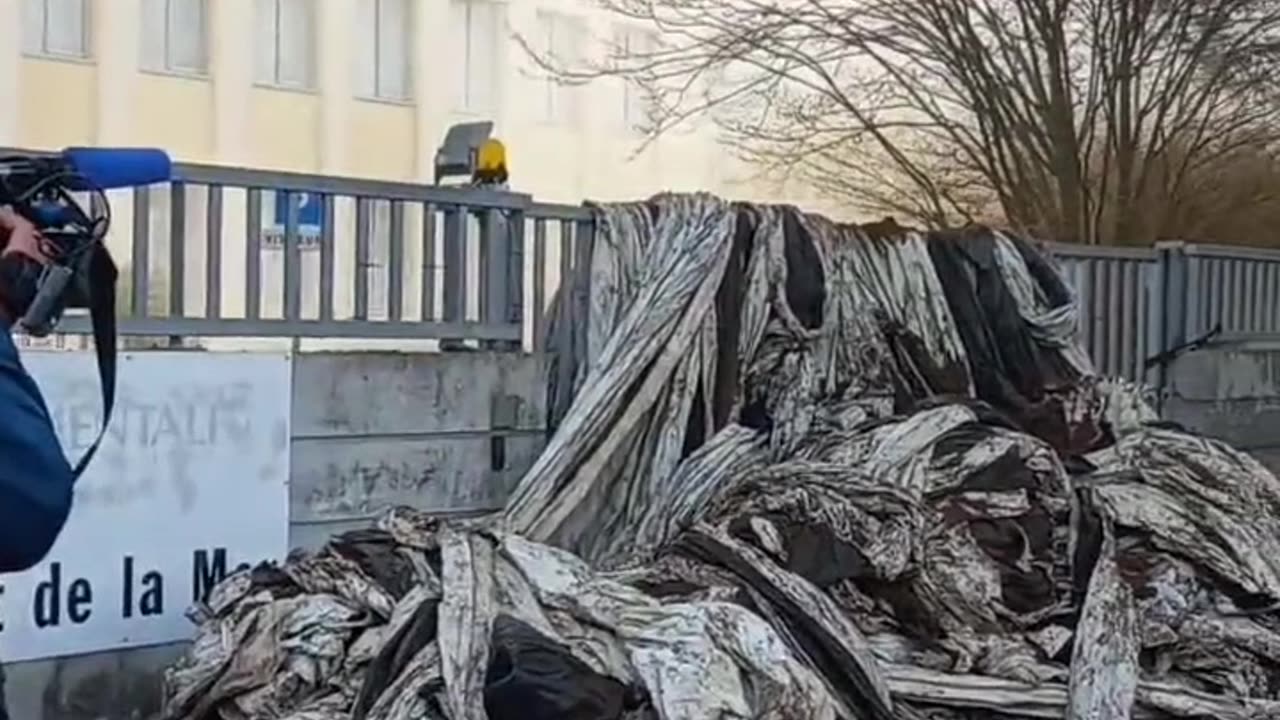 Globalists are ruining farmers to make us hungry!