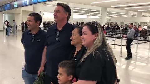 Bolsonaro inicia embarque para o Brasil