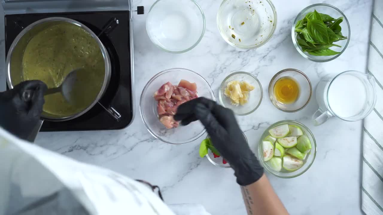 Green Curry with Chicken (Highlight)