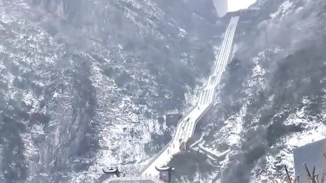 Let's go to Tianmen Mountain to watch the snow this winter