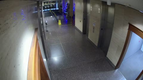 8003FCOB01ElevatorLobby_2021-01-05_02h00min00s977ms.mp4