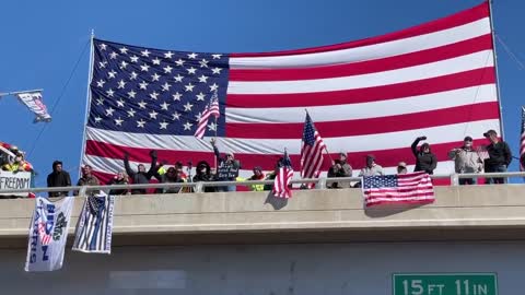 Arizona Firefighters hoist MASSIVE U.S. Flag chants “LET’S GO BRANDON” as The Peoples Convoy passes