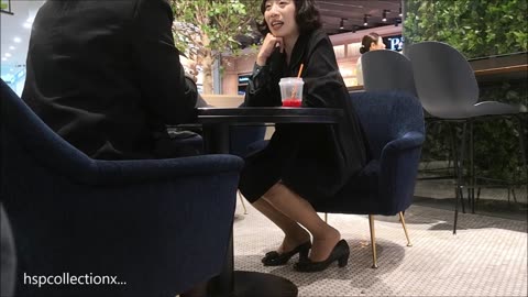 Korean OL...having a meal with a colleague!