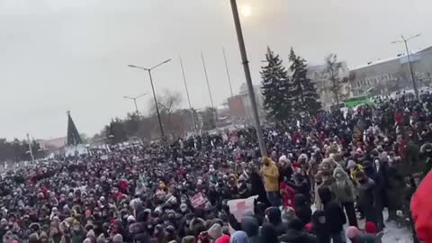 More and more people gather in the main square of Irkutsk