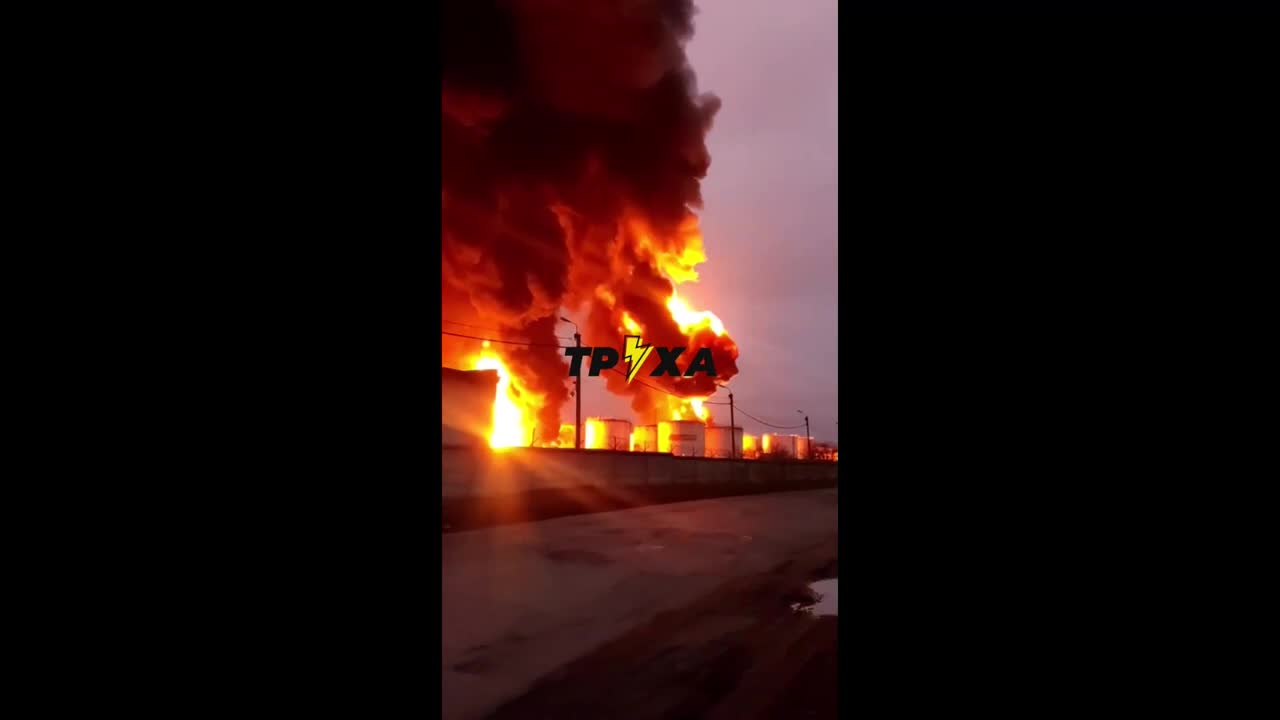 Ukraine War - Airstrike On Russian Soil! Ukrainian MI-24 Helicopters Strike Oil Depot In Belgorod