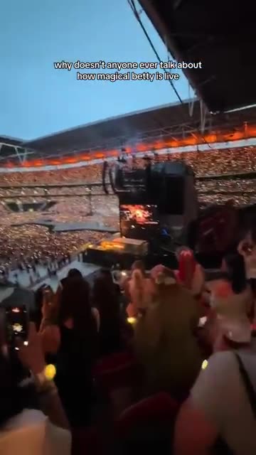 Hot+take+the+best+live+performance+#girl+#shorts+#taylorswift+#erastour_2