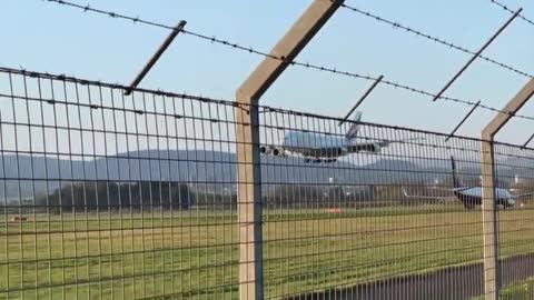 2 Emirates A380’s at GLA