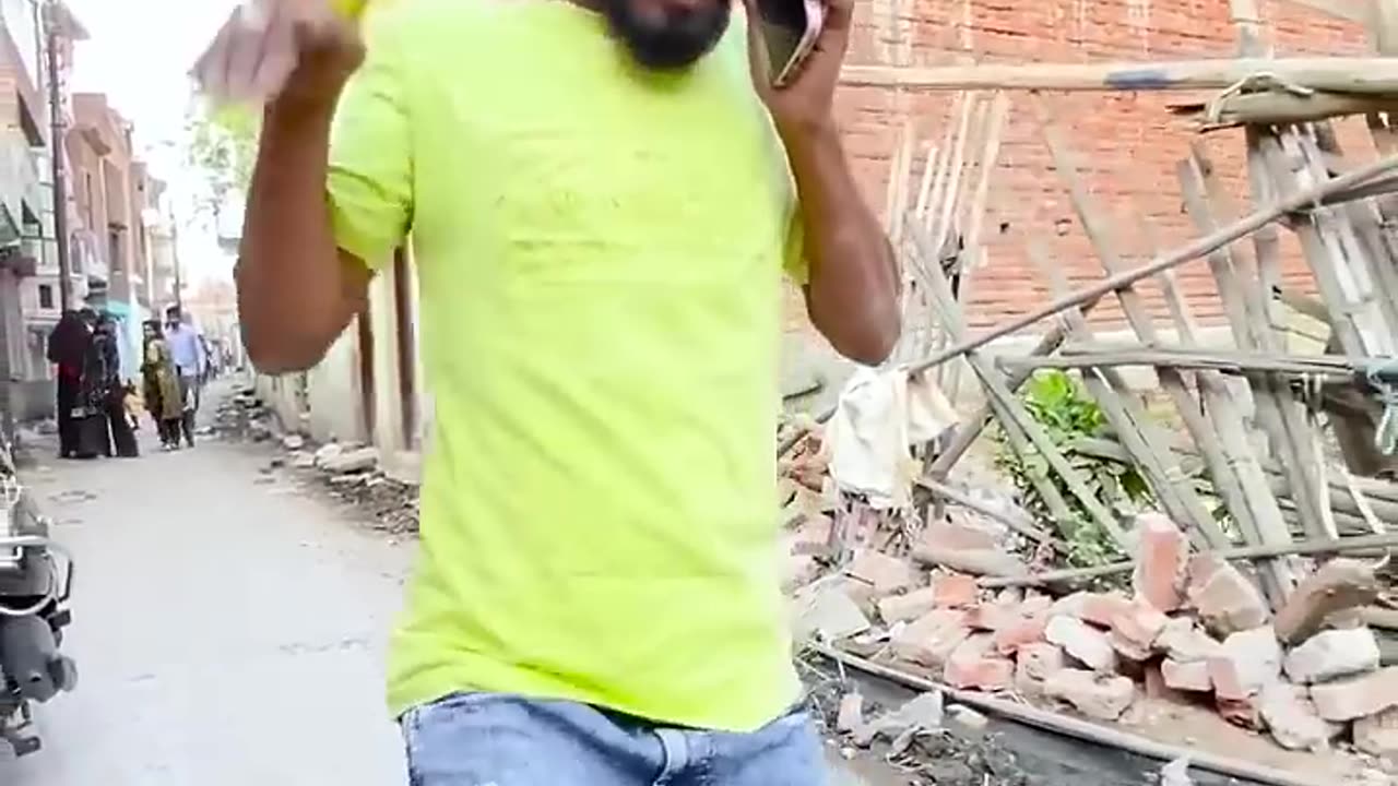 लड़की भागी शॉर्ट लड़के साथ