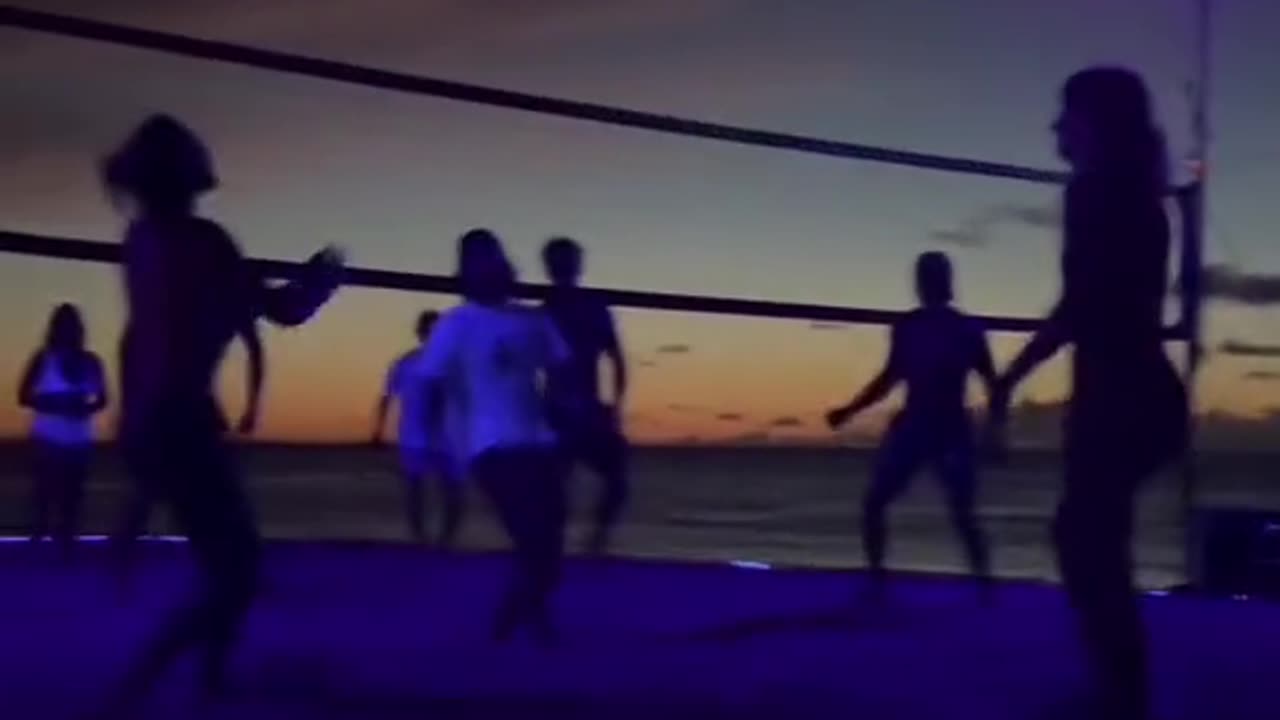 Who are you bringing to play on this glow in the dark court 🤔 (via @Kumari NG) #volleyball #beach #s