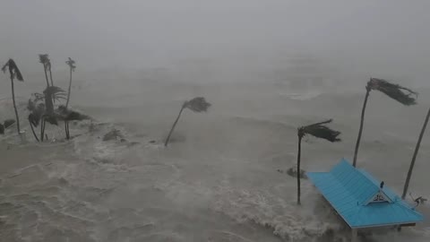 Inside The Eye Wall of Cat. 4 Hurricane Ian