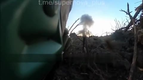 🌳 Ukraine Russia War | Russian Soldier's Close Call: Grenade Hits Tree, Quick Reaction in the | RCF