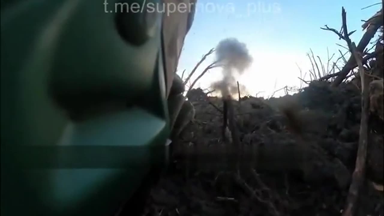 🌳 Ukraine Russia War | Russian Soldier's Close Call: Grenade Hits Tree, Quick Reaction in the | RCF