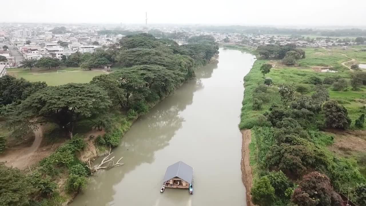 A Floating Building In Ecuador Is Bringing the Community Together