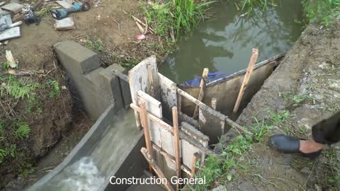 Blocking The Water Flow To Build Mini Hydroelectricity