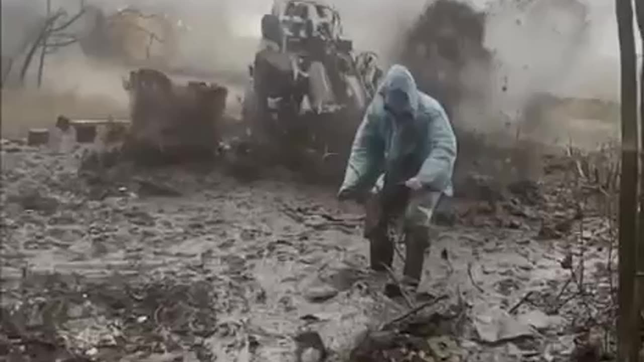 M777 Artillery Gets Muddy