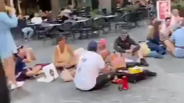 French citizens working together during Macron’s tyranny