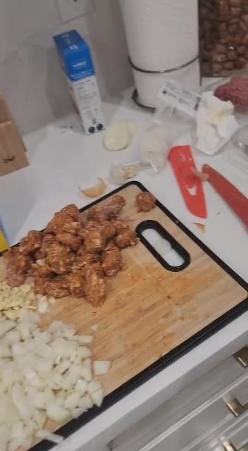 Chris Sky: I Don't Just Work And Live With My Team... I Cook For Them, Too❗