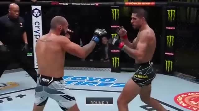 UFC Free Fight: Alex Pereira vs Bruno Silva