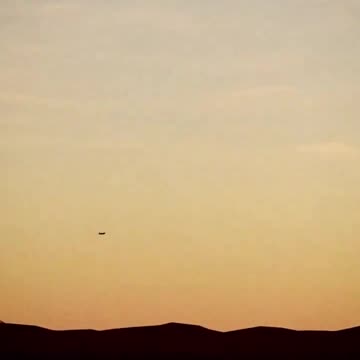 🚨MUST WATCH: Three unfamiliar aircraft are being trailed by F-22 Raptors