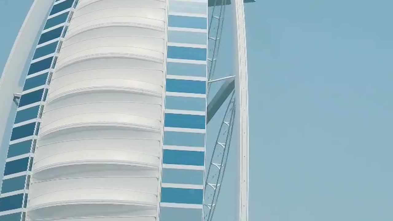 "Discover the Luxurious Splendor of the Burj Al Arab: Dubai's Iconic 7-Star Hotel"