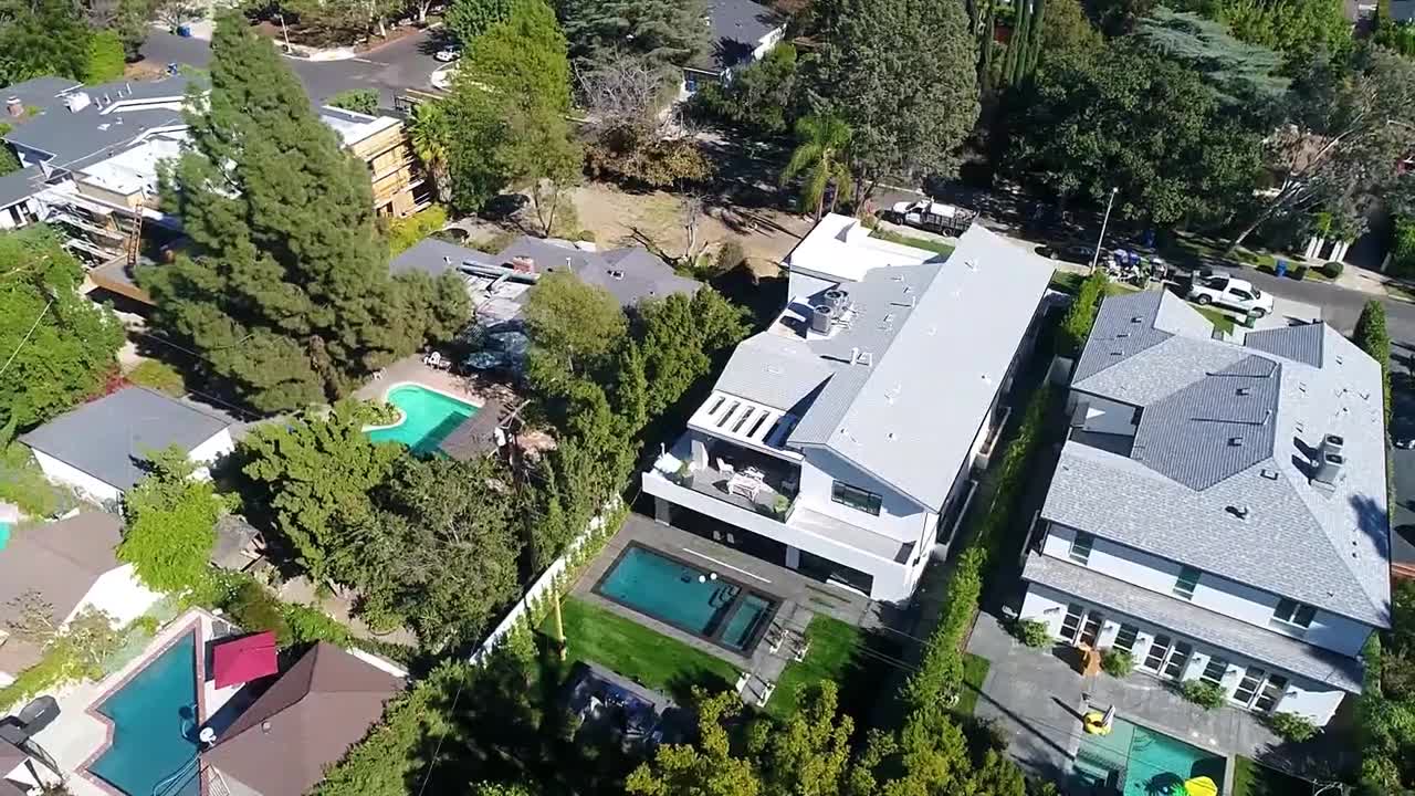 Stunning ultra-modern house in Studio City, CA - LUXURY TOUR.