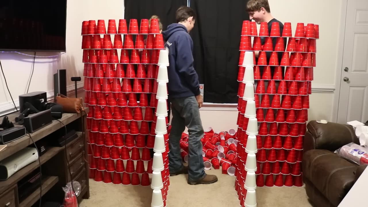 OMG! INSANE CUP FORT